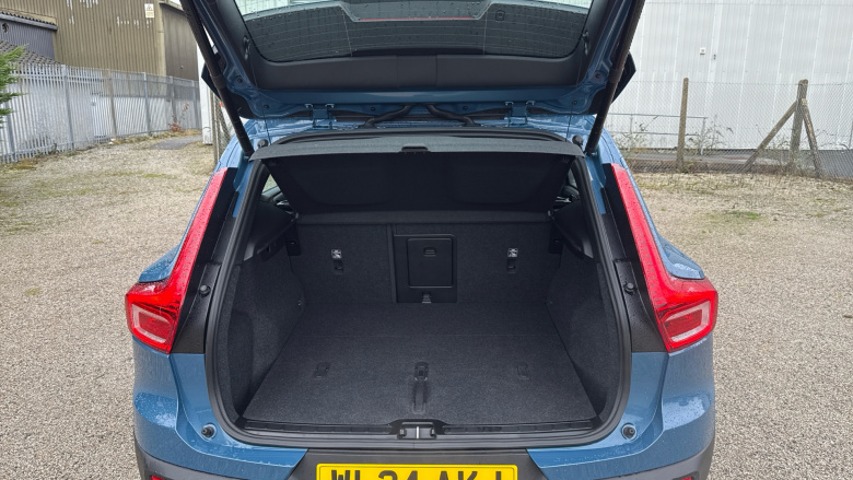 Volvo XC40 2.0 B4P Plus Dark 5dr Auto Petrol Estate